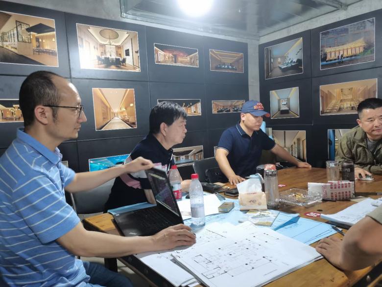 20210812/61149de514bd8.jpg 帝都會所葉總和西安博菲克定制家具廠安總洽談中.jpg